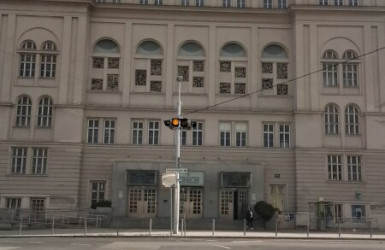 HTL Mödling- 3 Minuten zu Fuß entfernt